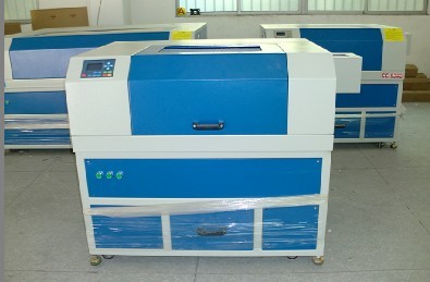 服裝燙鉆制版機(jī)，鞋材制版切割機(jī)